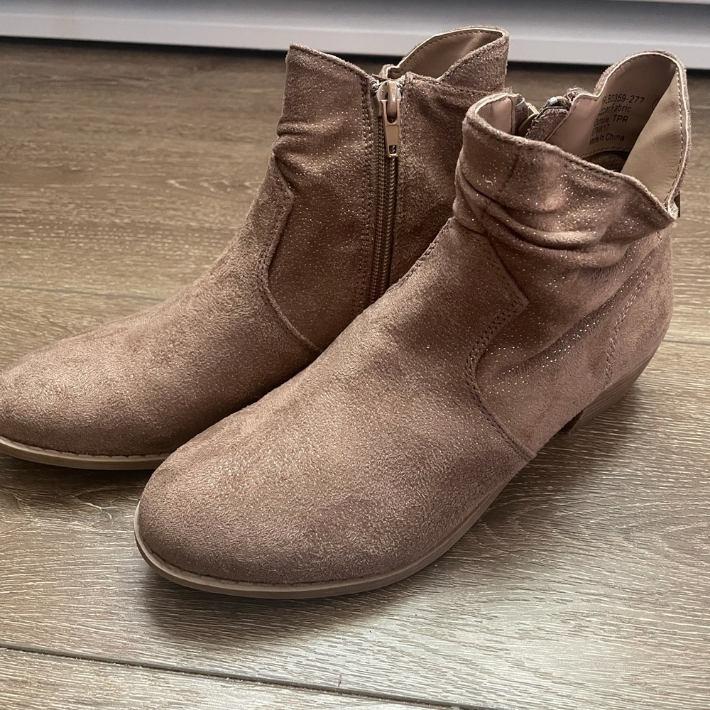 Women’s Tan Booties 💅 Size 6.5